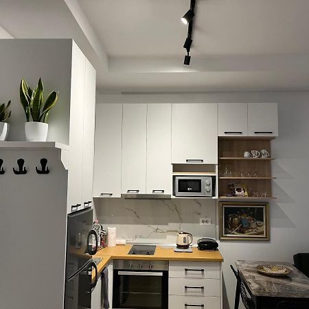 Comfy Nest Apartment- Free Parking ติรานา ภายนอก รูปภาพ